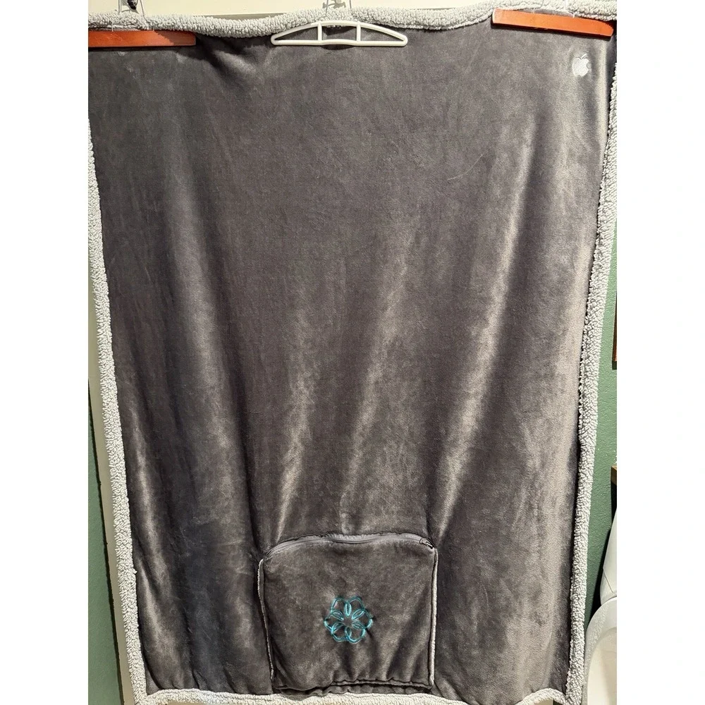 Apple Employee Mindful Minute Challenge fleece blanket throw, 50